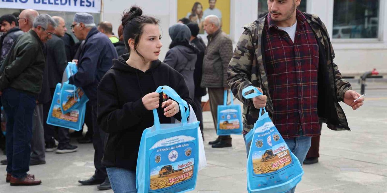 Elazığ Belediyesinden can dostlara 10 ton mama ve kuş yemi desteği