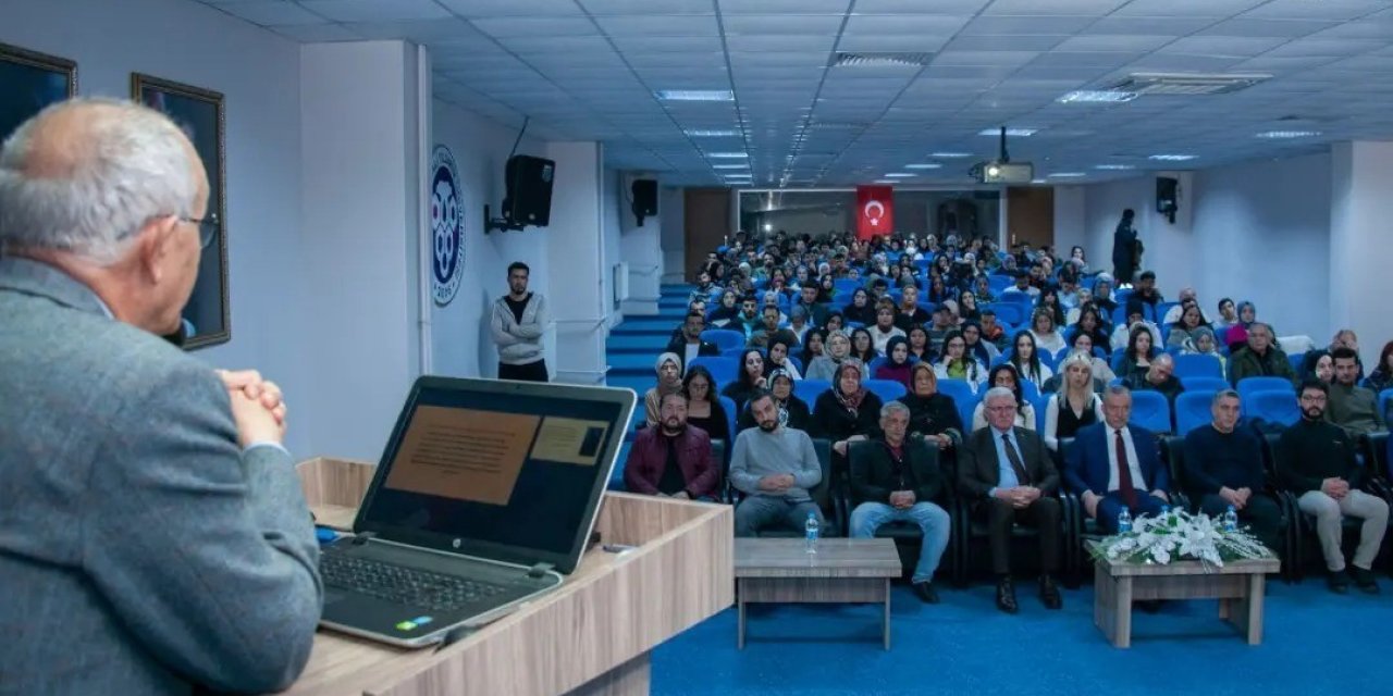 Prof. Dr. Kafkasyalı tarafından Geçmişten Günümüze Türk Kadını konferansı verildi