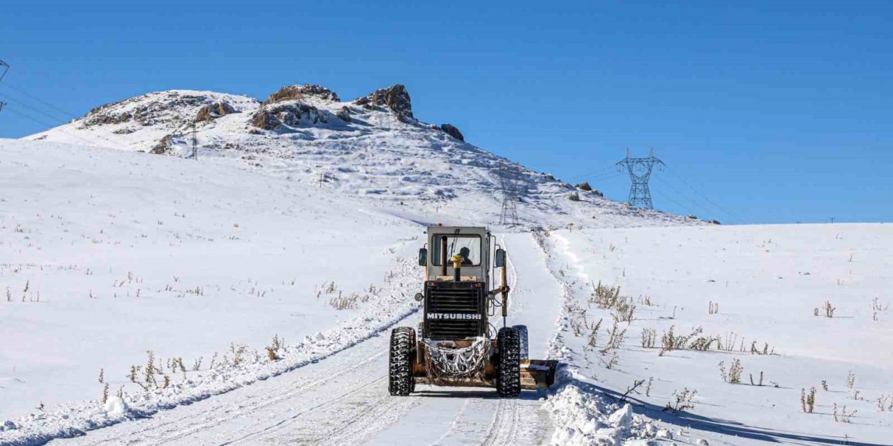 Van’da 152 yerleşim yerinin yolu ulaşıma kapandı