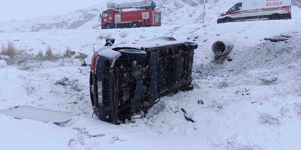 Minibüs şarampole yuvarlandı: 4 yaralı