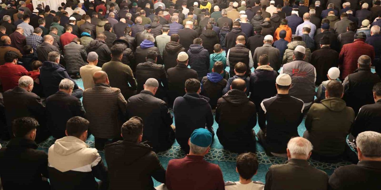 İlk teravih namazında camiler doldu