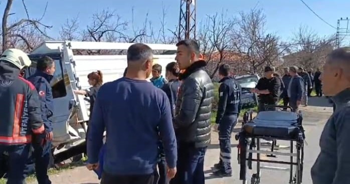 Malatya’da kamyonet ile otomobil çarpıştı: 3 yaralı