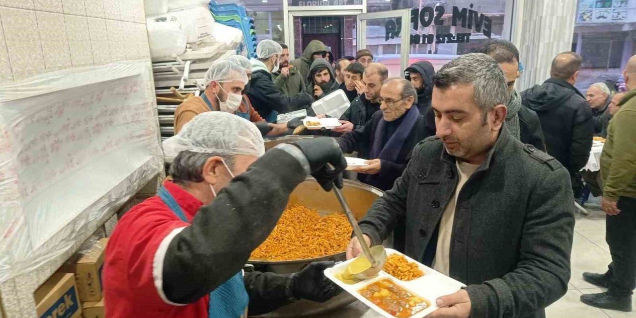 Yemek şirketinden ücretsiz iftar yemeği