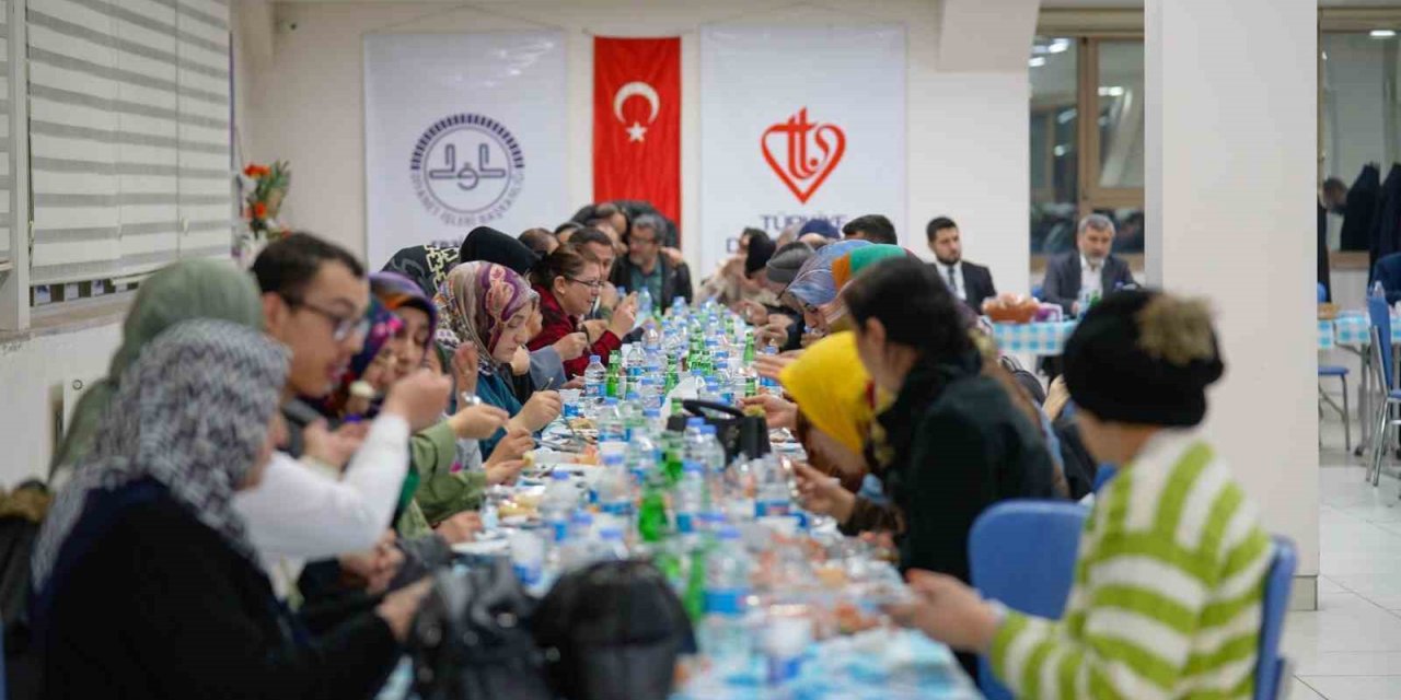 “İyilik Buluşmaları” kapsamında iftar sofrasında engelli ve hafız öğrencilerle buluşuldu
