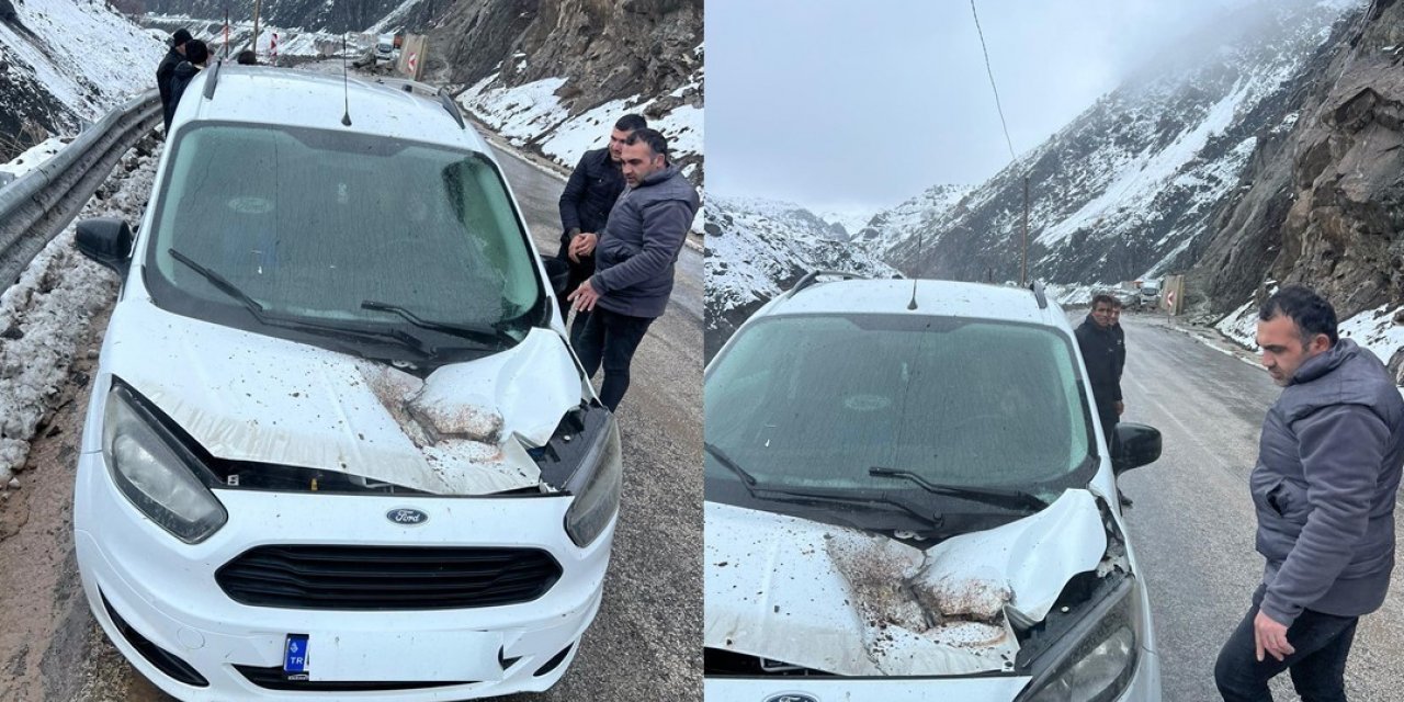 Seyir halindeki aracın üzerine kaya düştü