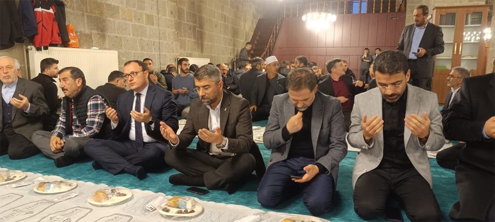 Ulu Cami’de sessiz iftar