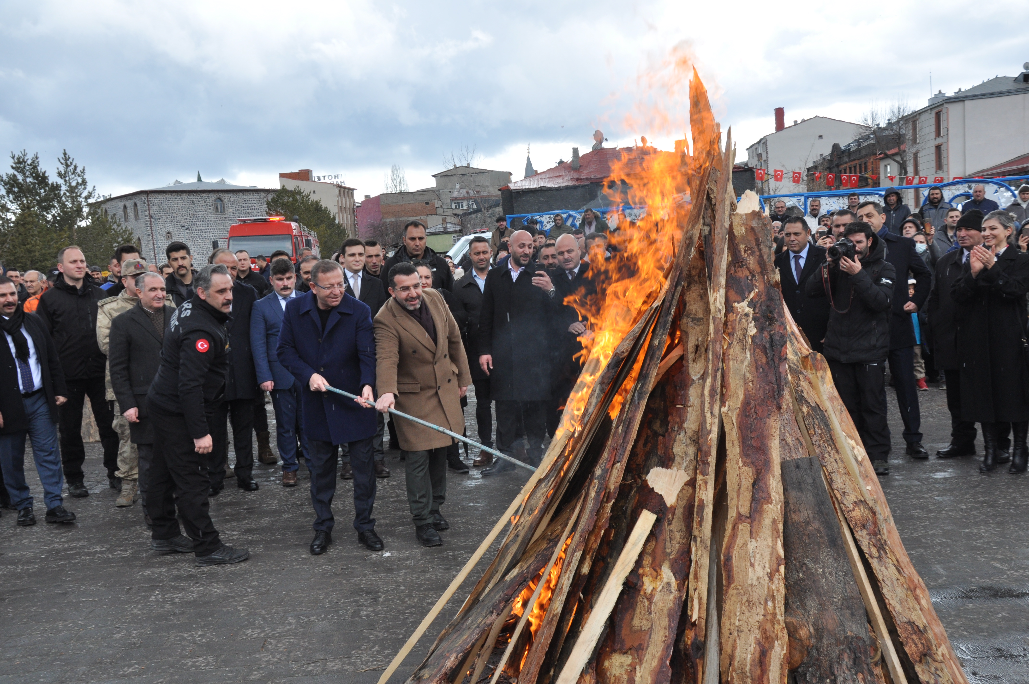 Kars’ta nevruz ateşi yandı