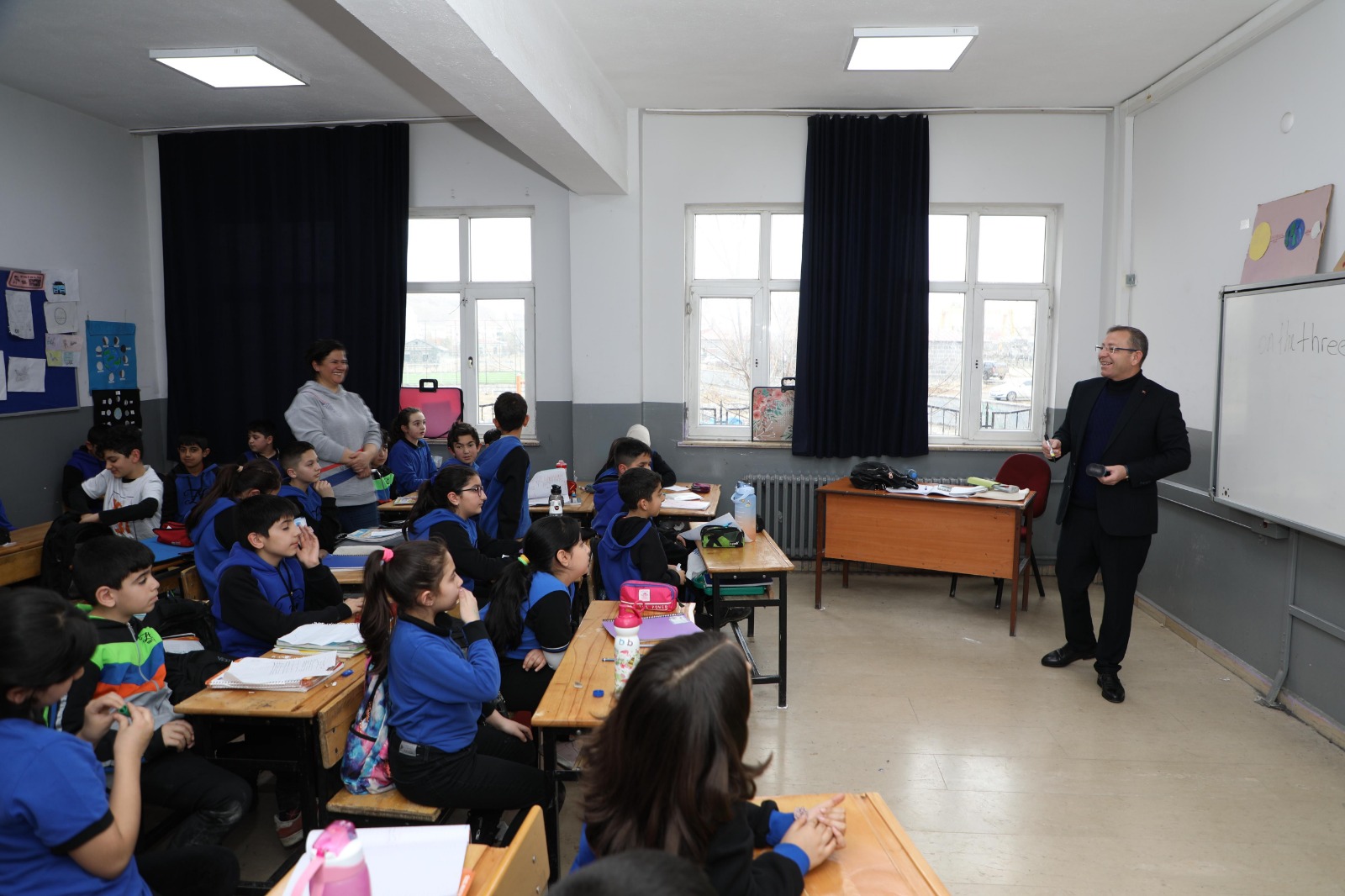 Vali Polat’ın Mahalle ve Okul Ziyaretleri Devam Ediyor