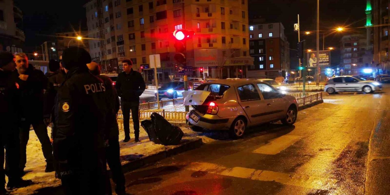 Erzurum’da buzlanma ve kar yağışı kazalara neden oldu