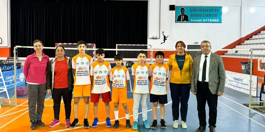 Mihralibey Ortaokulu Erkek Badminton Takımı Türkiye’de ilk 18 takım arasına girdi