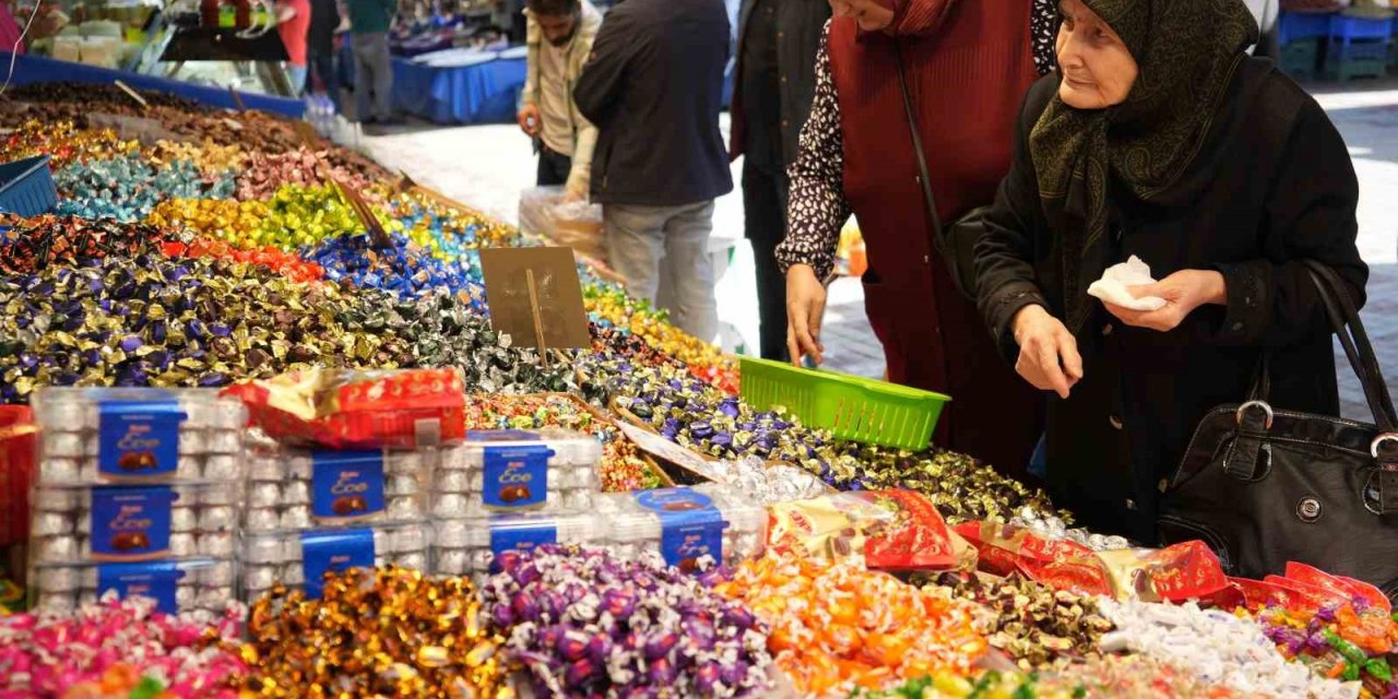 Bayram şekerleri tezgahlardaki yerini aldı