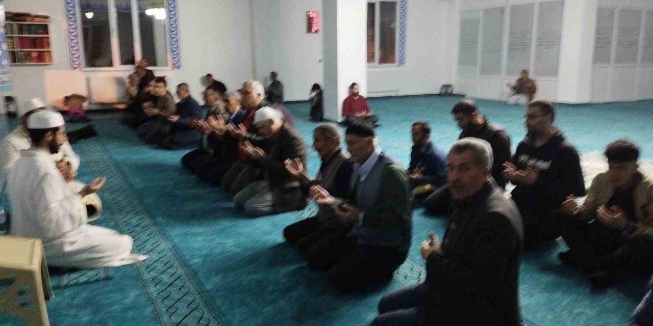 Varto’da Kadir Gecesi dualarla idrak edildi