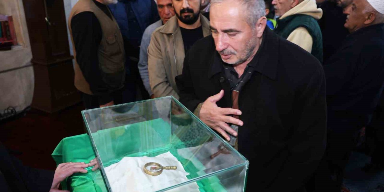 Elazığ’da Sakal-ı Şerif’i görmek için sıraya girdiler