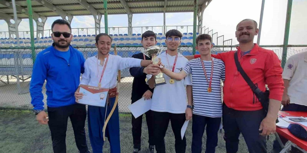 Okul olarak okçuluk yarışmasında birinci oldular