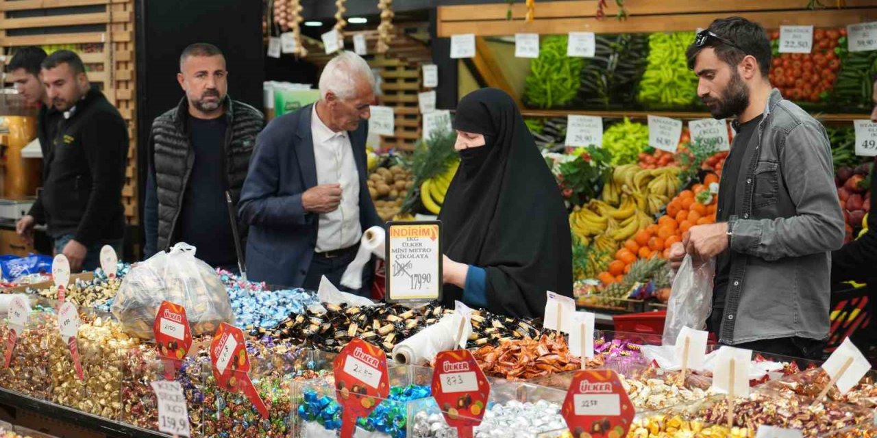 Bayram şekerleri ve çikolatalar tezgahları renklendirdi