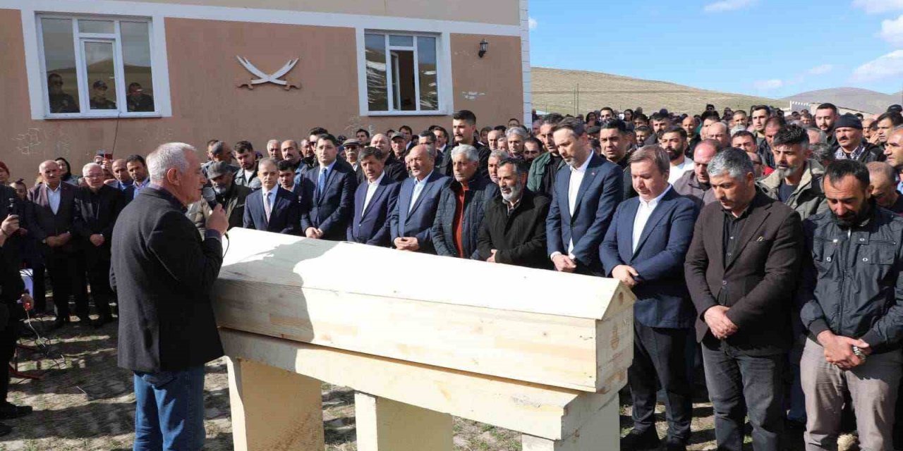 İliç’te cansız bedenine ulaşılan işçi son yolculuğa uğurlandı