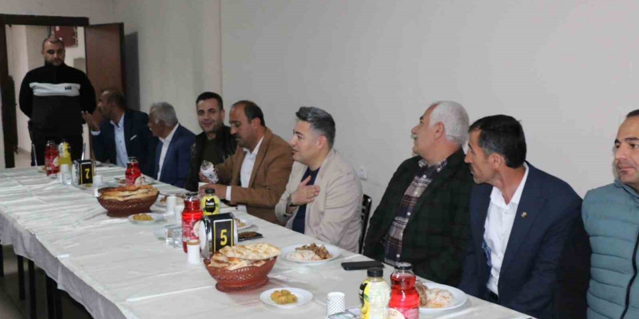 Kaymakam Özçelik, il genel meclis üyeleri ve muhtarlarla iftar yaptı