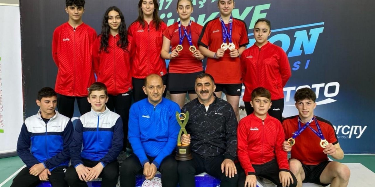 Erzincanlı badmintoncular 4 farklı branşta Türkiye şampiyonluğu kazandı