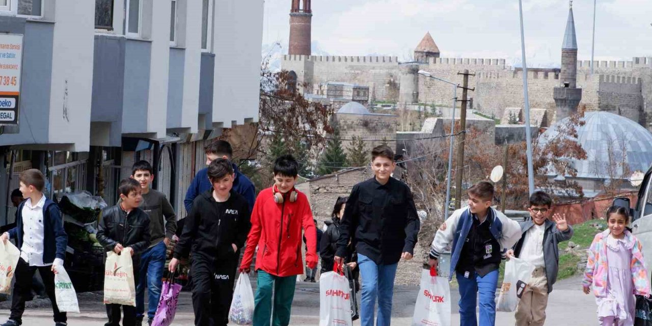 Erzurum’da çocukların vazgeçemediği bir gelenek: Arafalık
