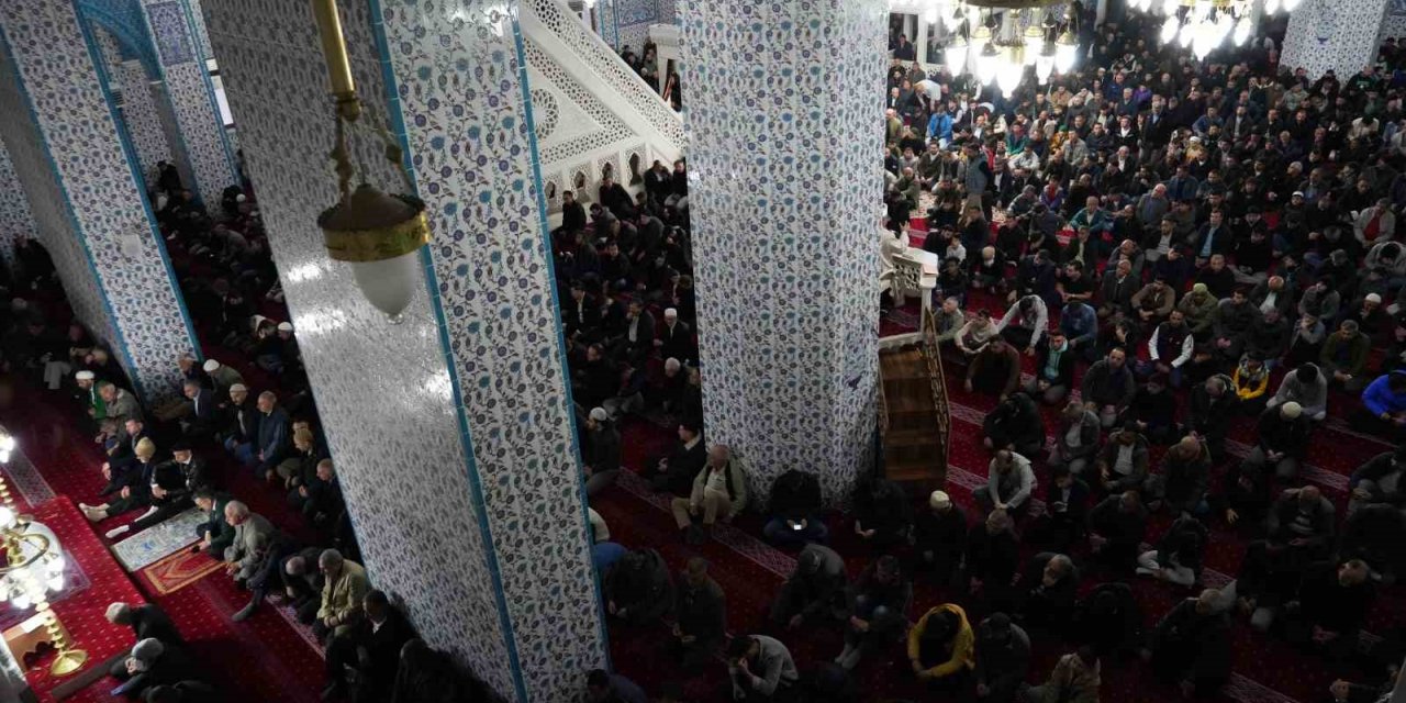 Türkiye’de ilk bayram namazı Iğdır’da kılındı