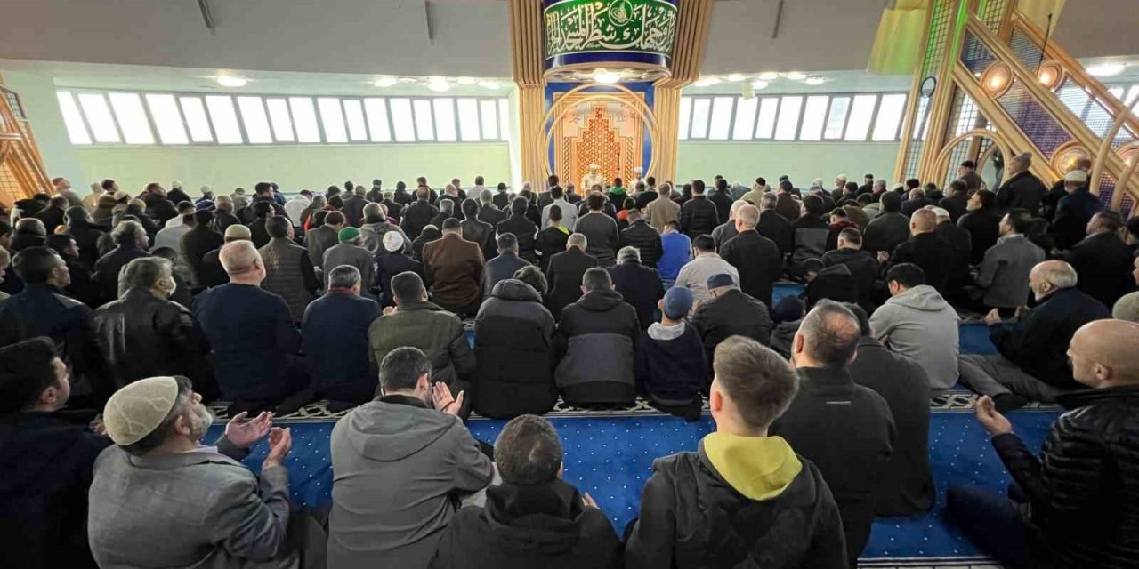 11 ayın sultanı Ramazan, bayram namazıyla uğurlandı