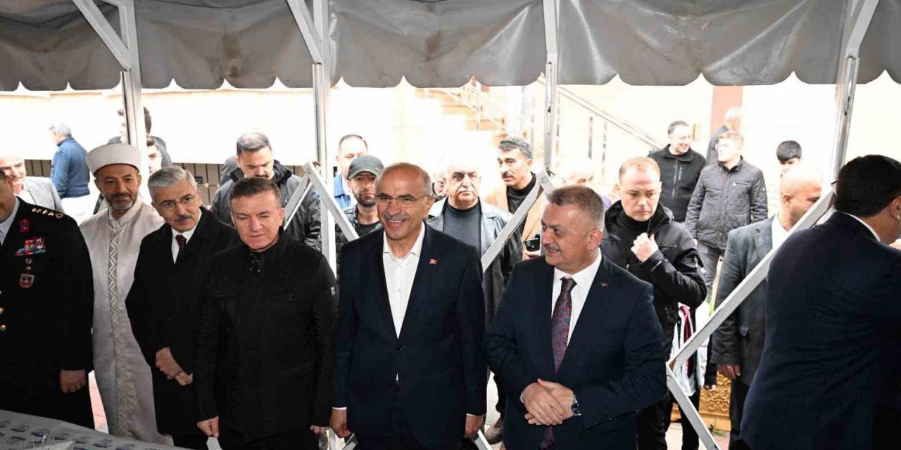 Malatya’da resmi bayramlaşma Kernek Karagözlüler Camisi’nde yapıldı