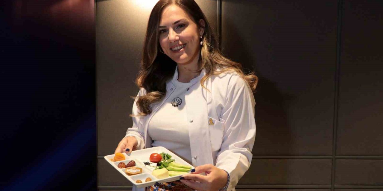 Bayram kahvaltılarında sofrada porsiyonlara dikkat etmemiz gerekiyor