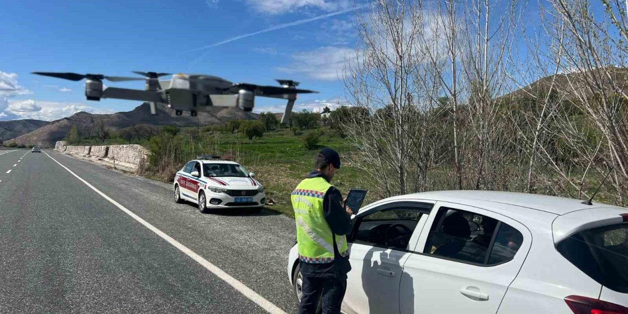 Jandarmadan dronlu trafik denetimi