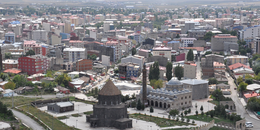 Kars’a 6 okul, 2 öğretmen konutu yapılıyor