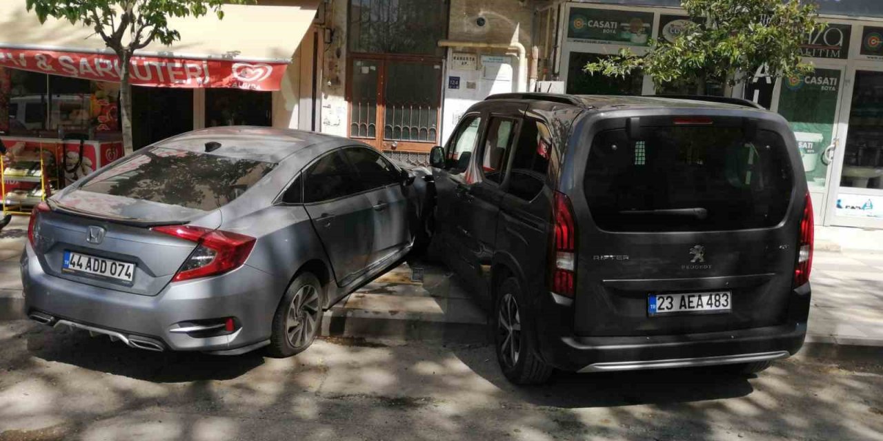 Evde kalp krizi geçiren ve hastaneye götürülürken kaza geçiren kadın kurtarılamadı