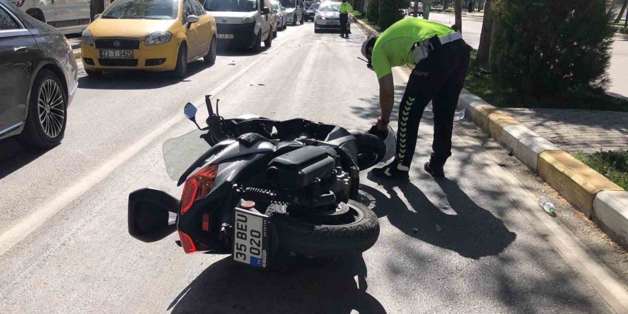 Elazığ’da motosiklet devrildi: 2 yaralı