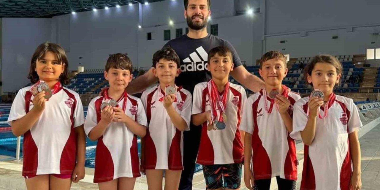 Elazığ İl Özel İdare’den yüzmede 11 madalya