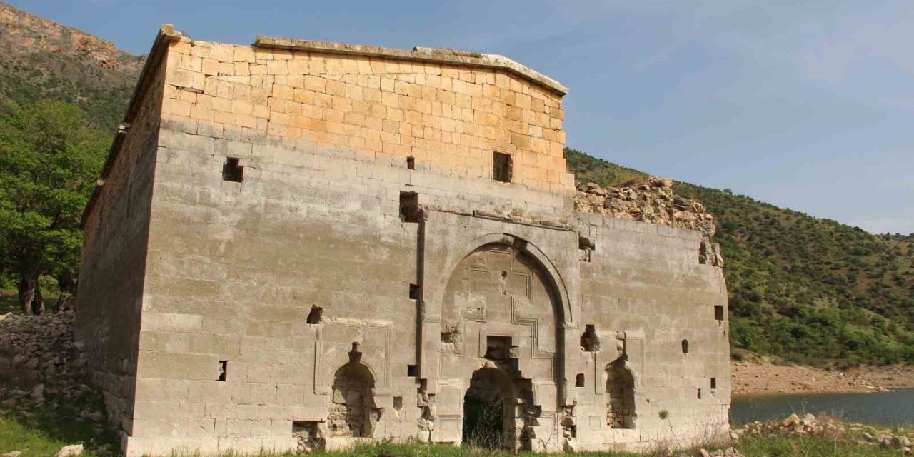 Keban Baraj Gölünde bir ilk: Su üzerinde 9 saatte 200 kilometre yol yaptılar