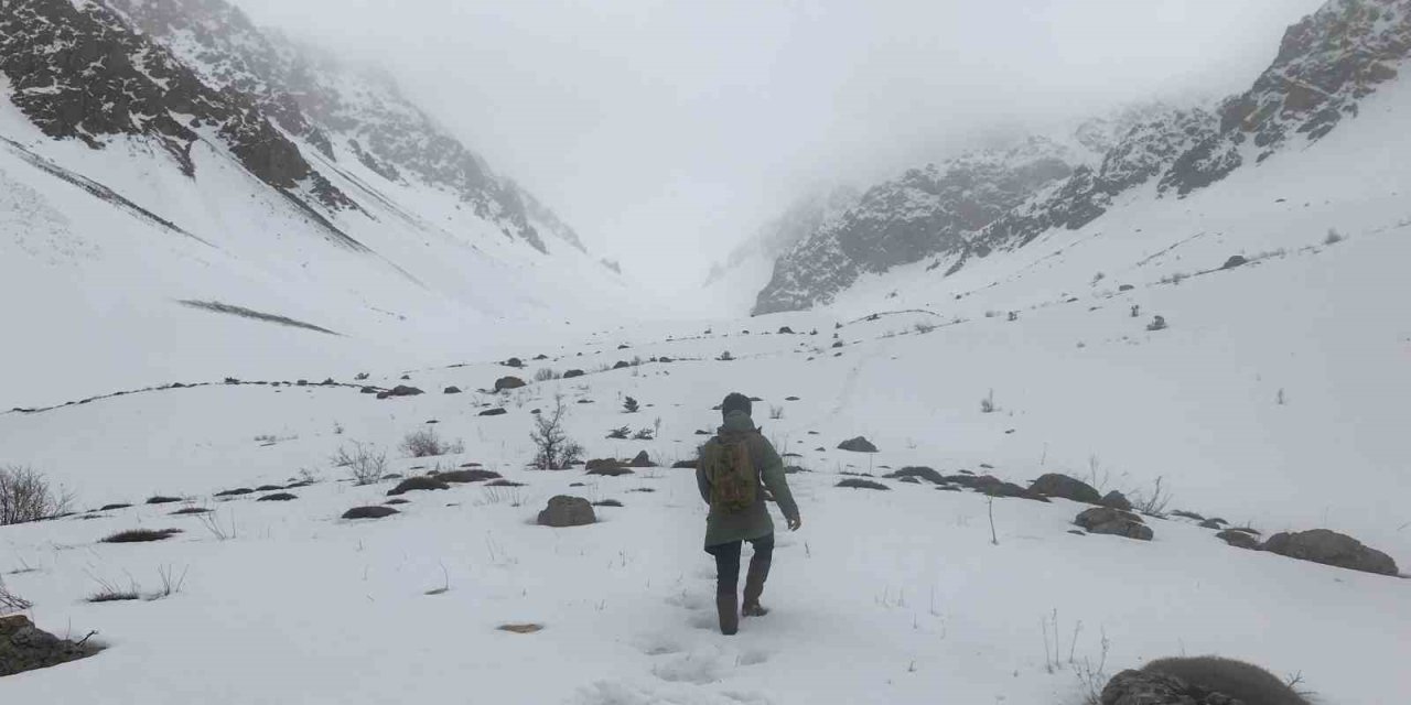 Erzincan’ın yüksek kesimlerine kar yağdı