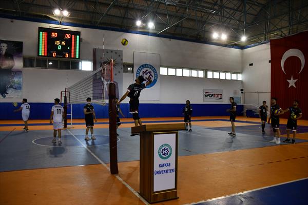 Kafkas Üniversitesi’nde spor şenliği başladı