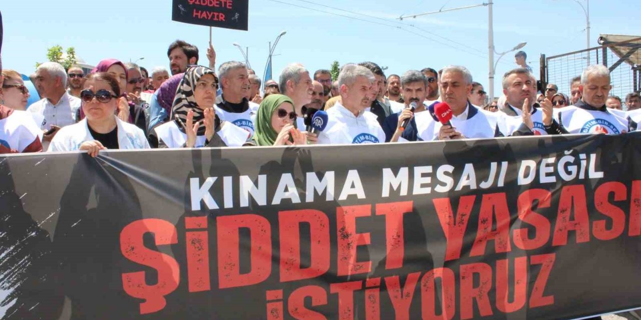 Malatya’da öğretmenler şiddete karşı eylemdeydi