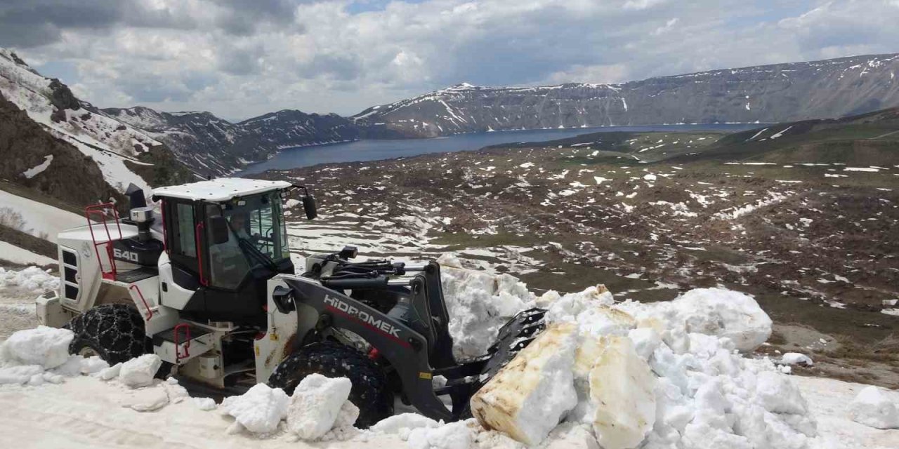 Nemrut Krater Gölünün yolu açılıyor