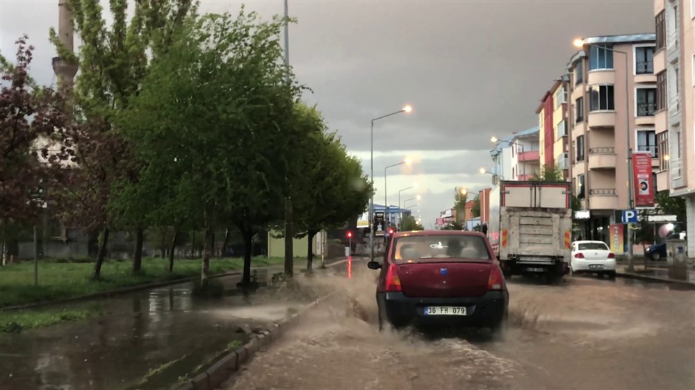 Kars’ta yağmur ve dolu