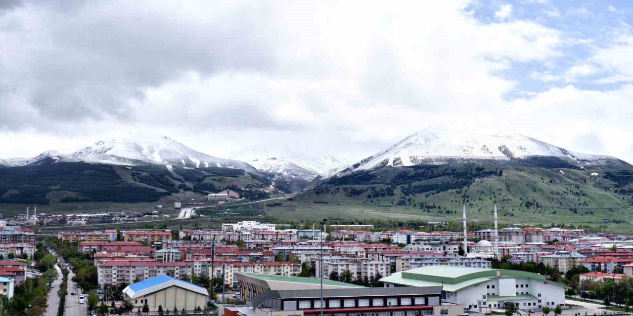 Palandöken’den kar eksik olmuyor