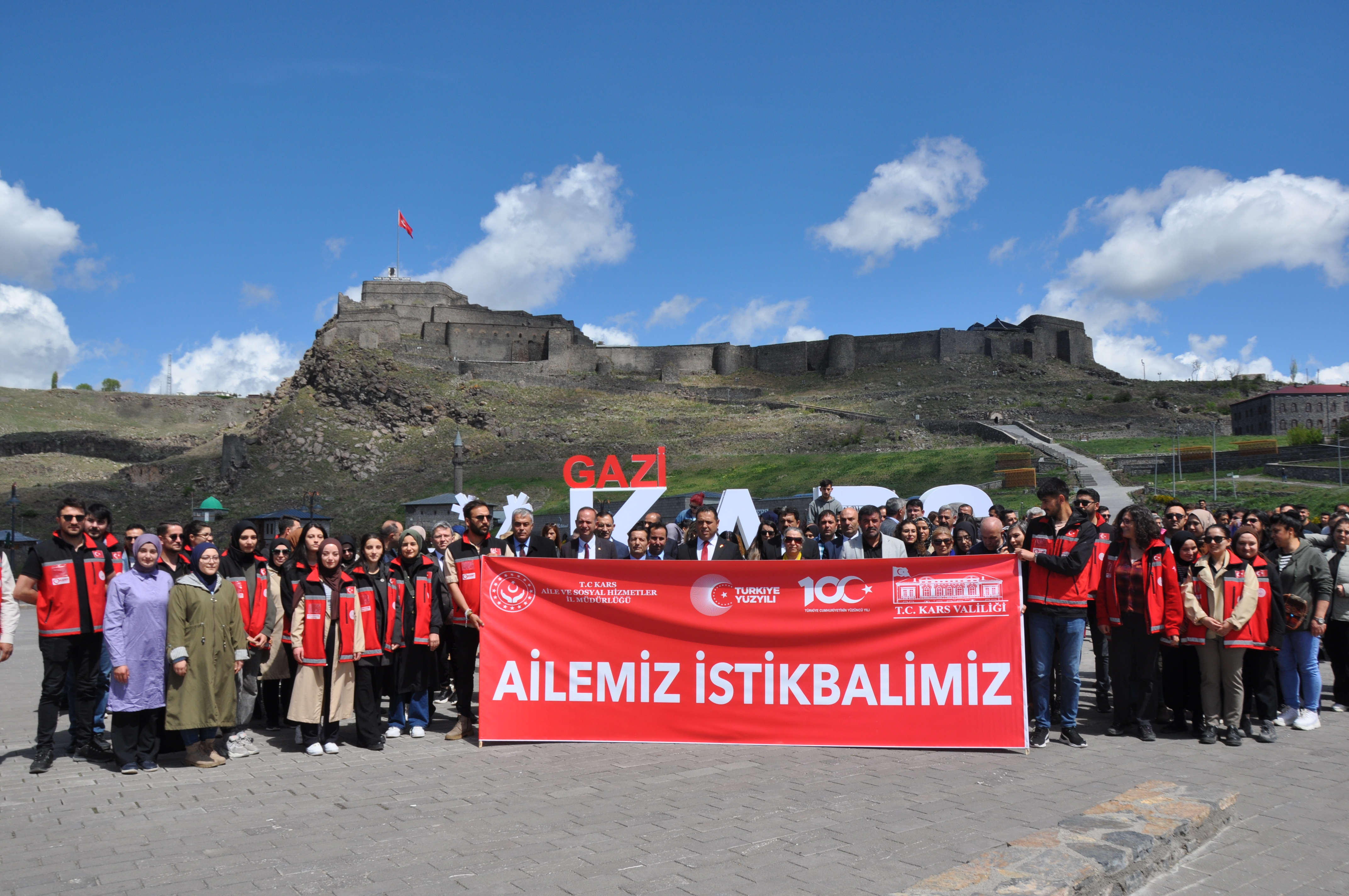 Kars’ta aile haftası için farkındalık yürüyüşü