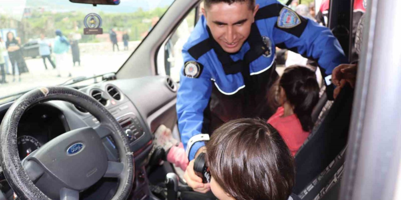 Polislerden özel öğrencilere ziyaret