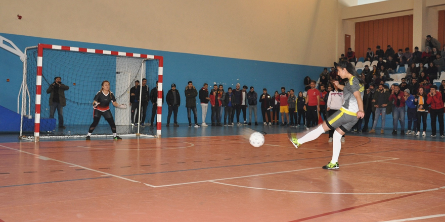 Kars’ta Futsal Turnuvası sona erdi