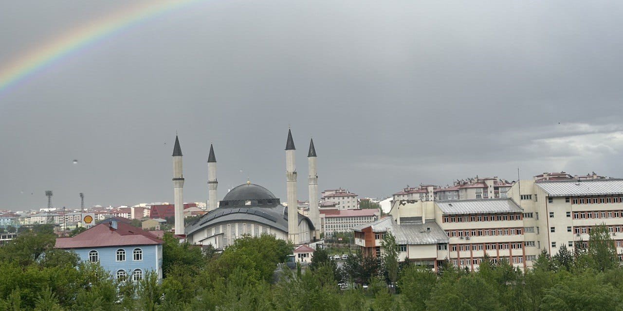 Ağrı’da yağmur sonrası gökkuşağı şöleni