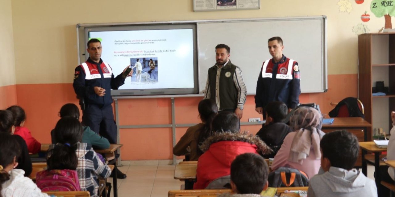 Ağrı’da öğrencilere doğa ve hayvan sevgisi anlatıldı