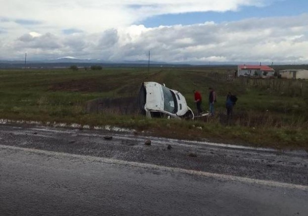 Kars'ta yağmur kazaları da beraberinde getirdi