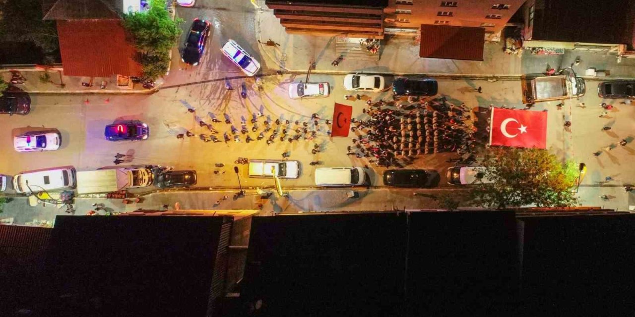 Çatak’ta meşaleli 19 Mayıs yürüyüşü