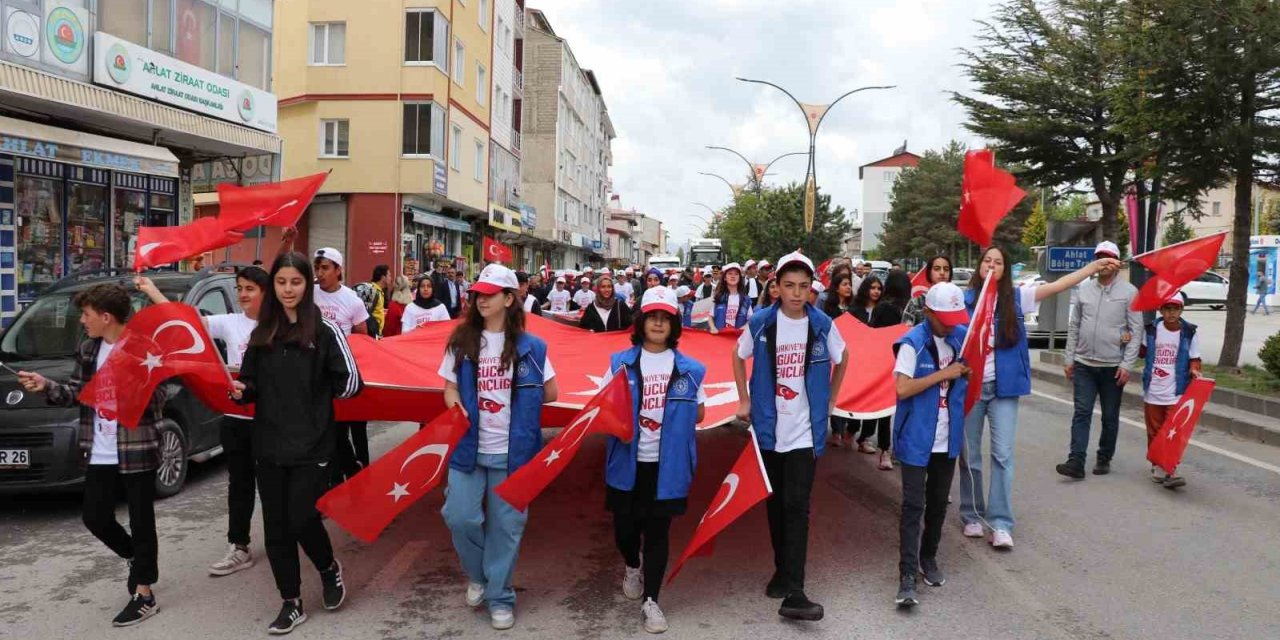 Ahlat’ta 19 Mayıs coşkusu