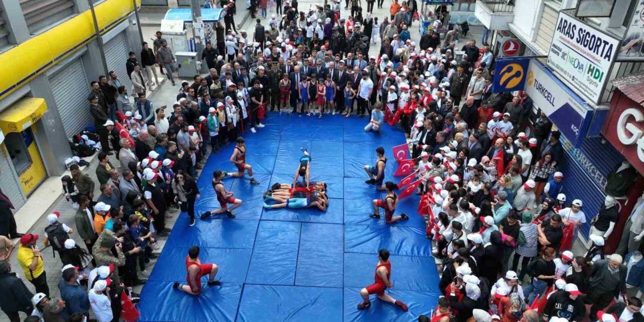 Ağrı’da 19 Mayıs coşkuyla kutlandı