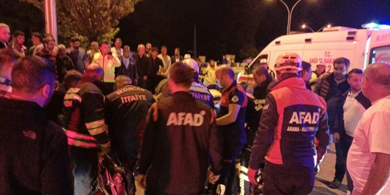 Takla atan otomobilde sıkışan 2 kişi kurtarıldı