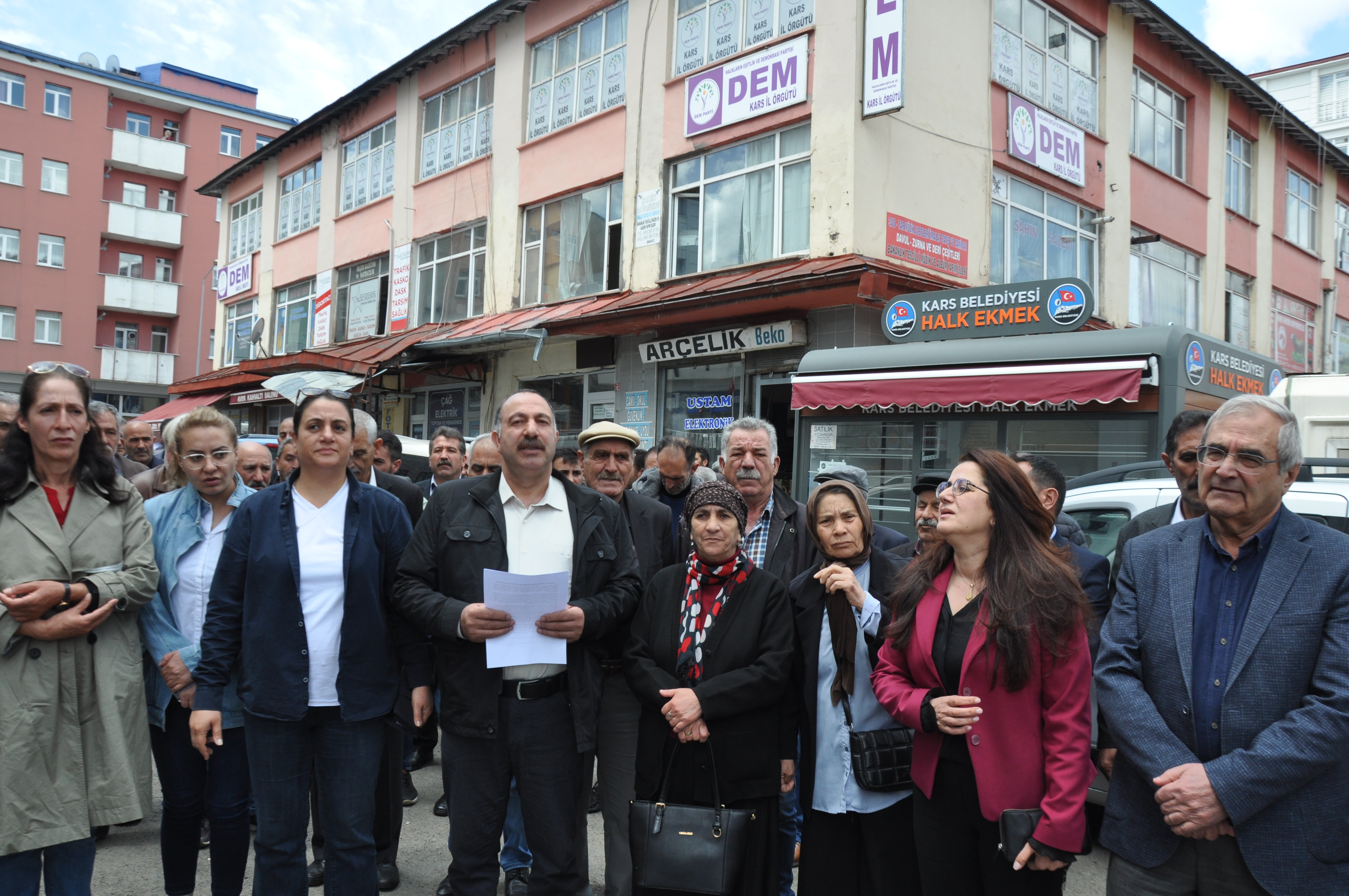 Kars’ta DEM partililer, Kobani Davası kararına tepki gösterdi